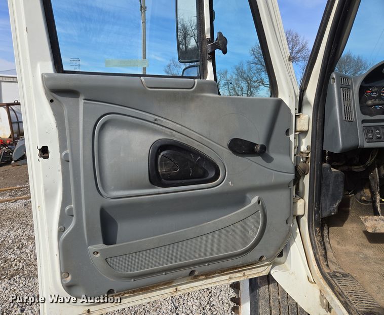 image for item EQ6602 2002 International  4300 DT466 dump truck