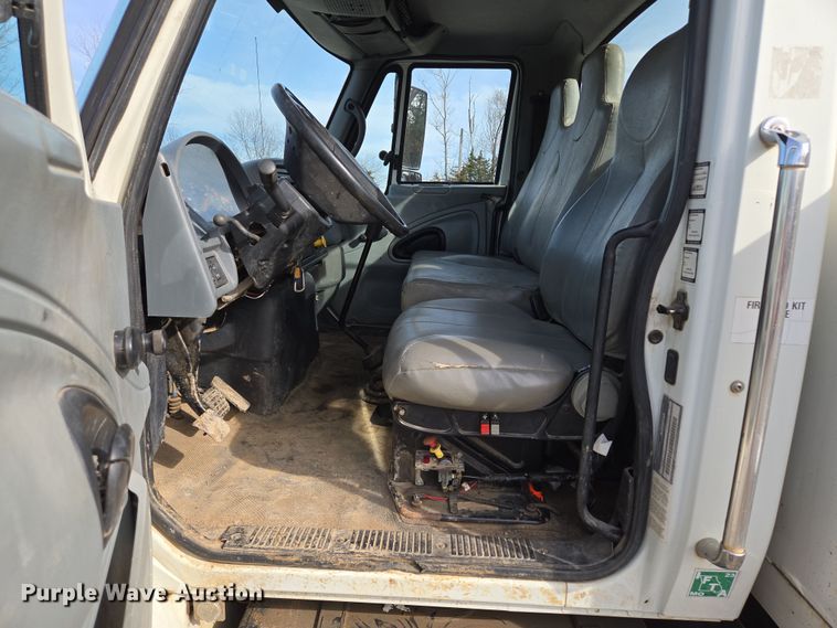 image for item EQ6602 2002 International  4300 DT466 dump truck