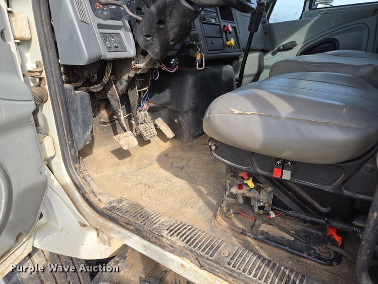 image for item EQ6602 2002 International  4300 DT466 dump truck