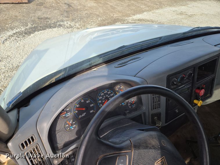 image for item EQ6602 2002 International  4300 DT466 dump truck