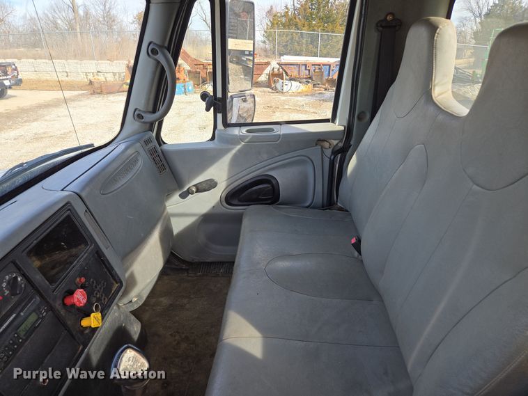 image for item EQ6602 2002 International  4300 DT466 dump truck