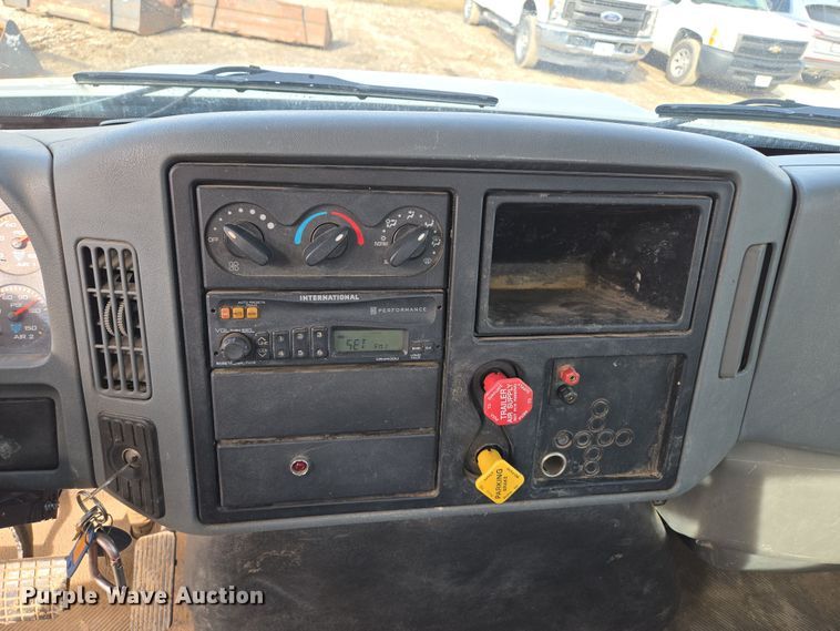 image for item EQ6602 2002 International  4300 DT466 dump truck