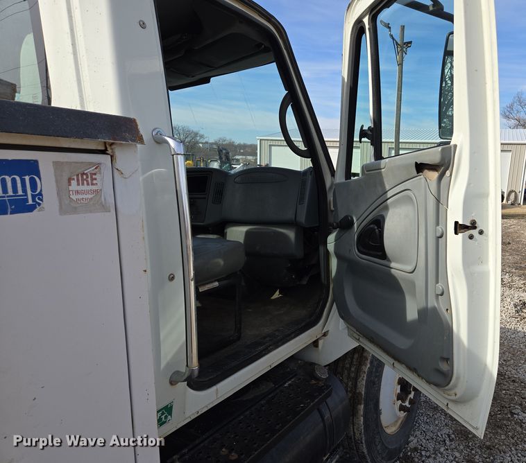 image for item EQ6602 2002 International  4300 DT466 dump truck