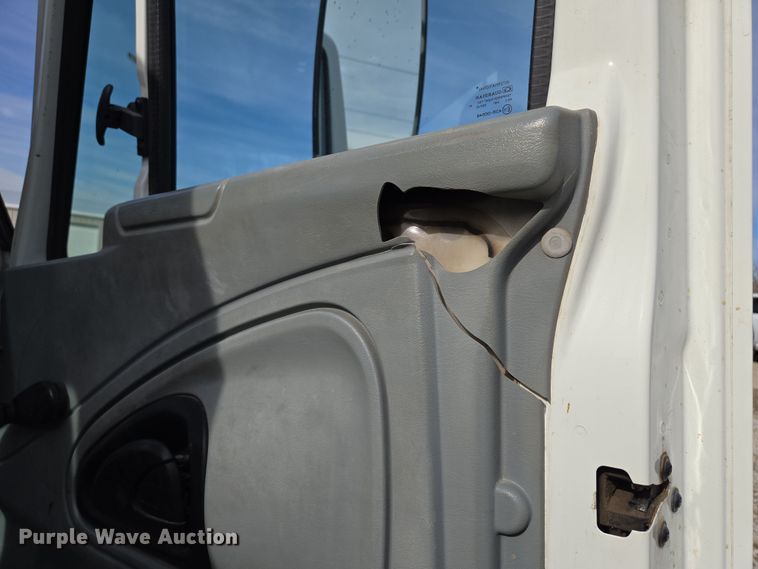 image for item EQ6602 2002 International  4300 DT466 dump truck