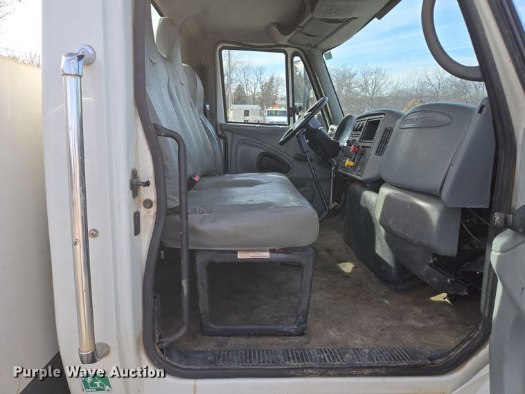 image for item EQ6602 2002 International  4300 DT466 dump truck