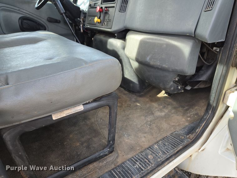 image for item EQ6602 2002 International  4300 DT466 dump truck