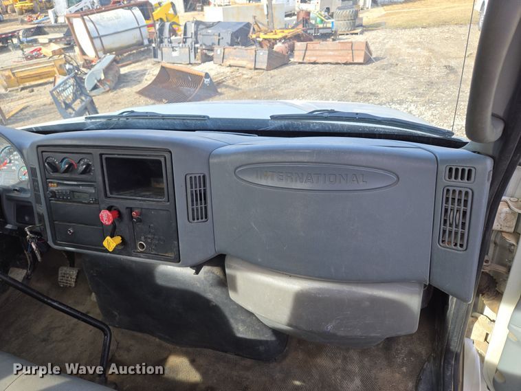 image for item EQ6602 2002 International  4300 DT466 dump truck