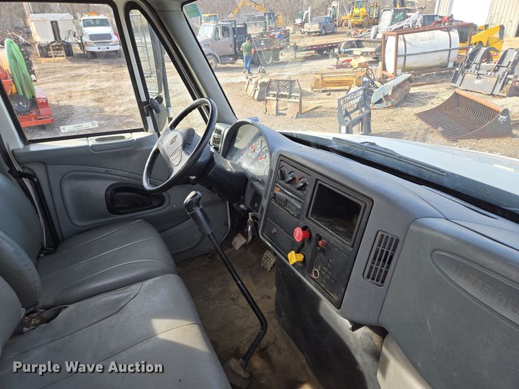 image for item EQ6602 2002 International  4300 DT466 dump truck