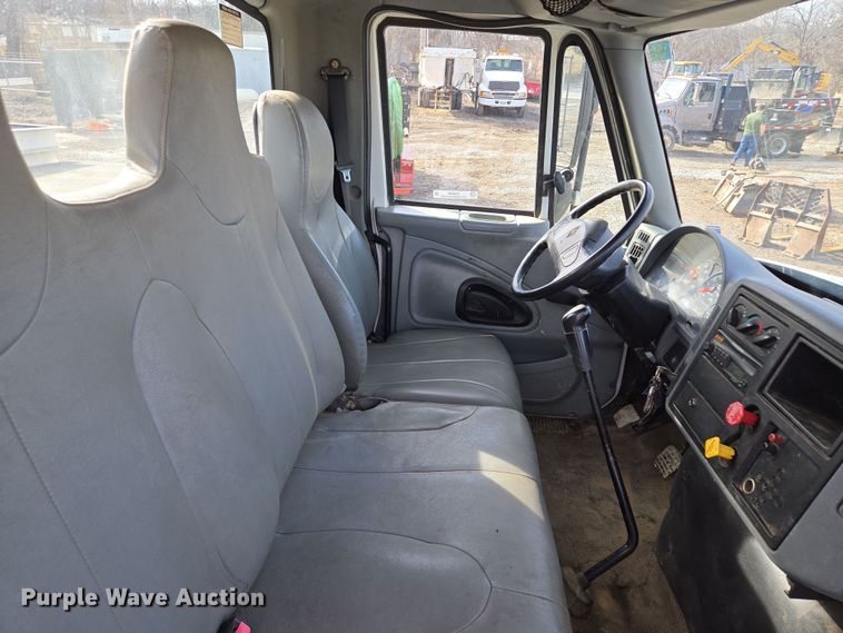 image for item EQ6602 2002 International  4300 DT466 dump truck