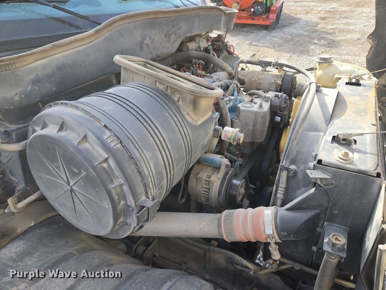 image for item EQ6602 2002 International  4300 DT466 dump truck