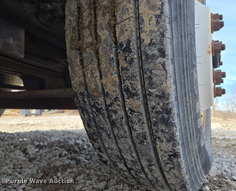 image for item EQ6602 2002 International  4300 DT466 dump truck