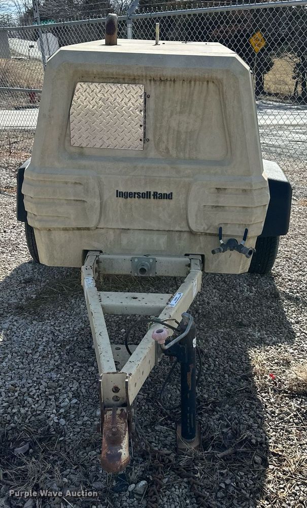 image for item EQ6604 2005 Ingersoll Rand 185 air compressor
