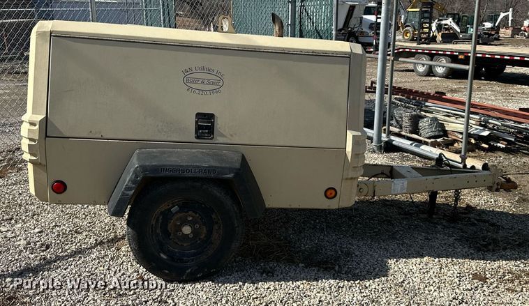 image for item EQ6604 2005 Ingersoll Rand 185 air compressor