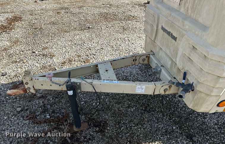 image for item EQ6604 2005 Ingersoll Rand 185 air compressor