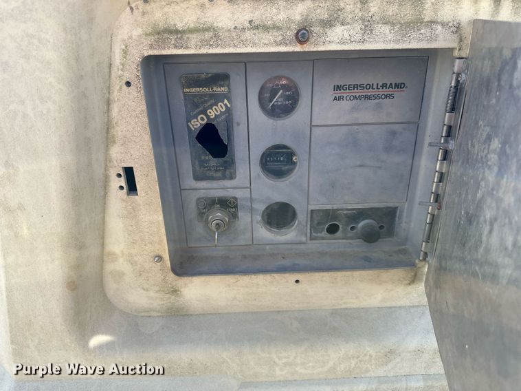 image for item EQ6604 2005 Ingersoll Rand 185 air compressor