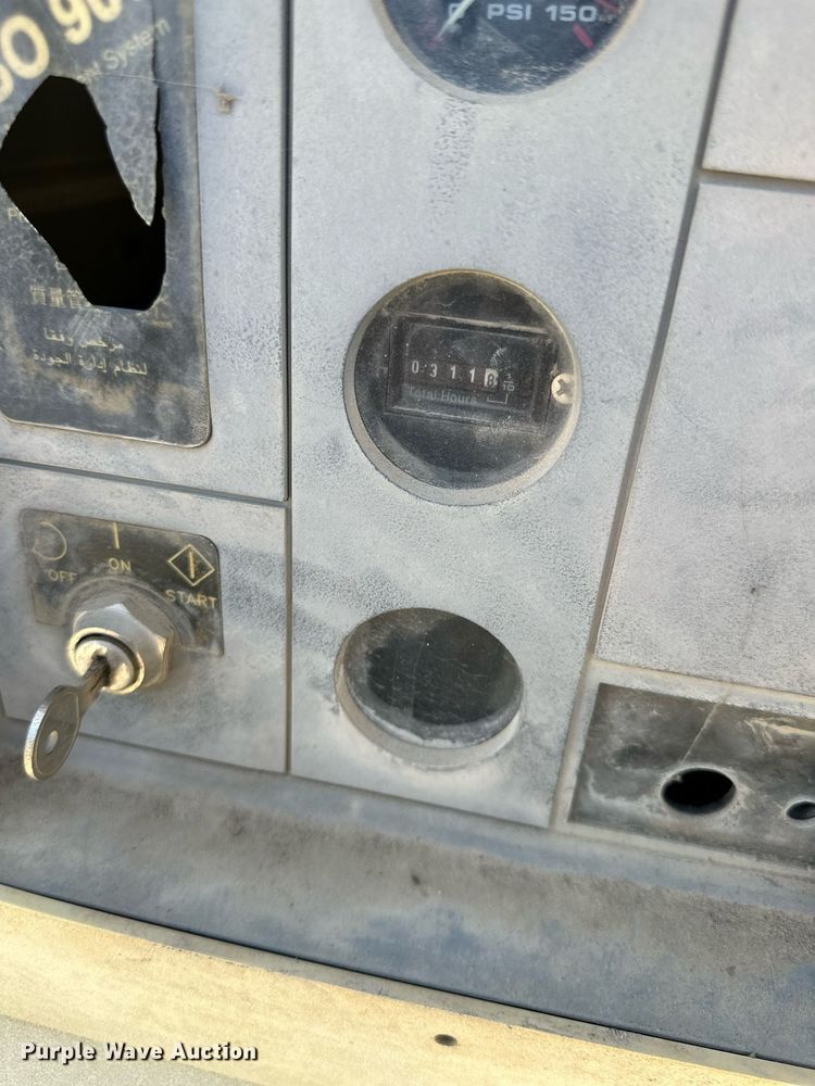 image for item EQ6604 2005 Ingersoll Rand 185 air compressor