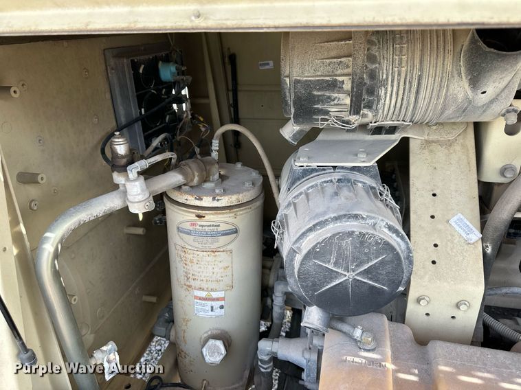 image for item EQ6604 2005 Ingersoll Rand 185 air compressor