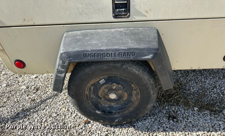 image for item EQ6604 2005 Ingersoll Rand 185 air compressor