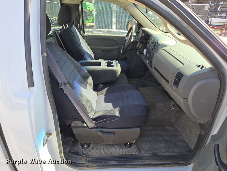 image for item EQ6607 2011 Chevrolet  Silverado 1500 pickup truck