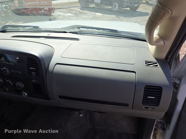 image for item EQ6607 2011 Chevrolet  Silverado 1500 pickup truck