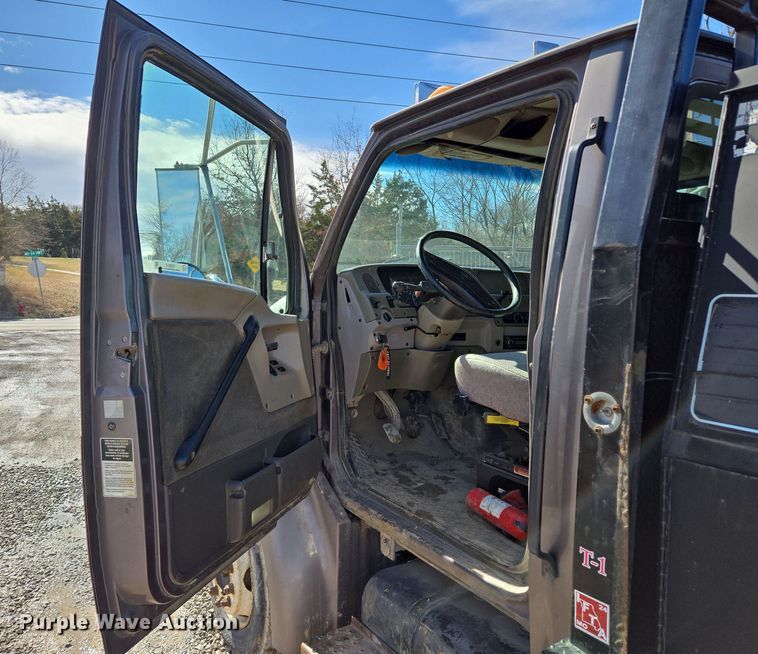 image for item EQ6612 2001 Sterling Acterra flatbed truck