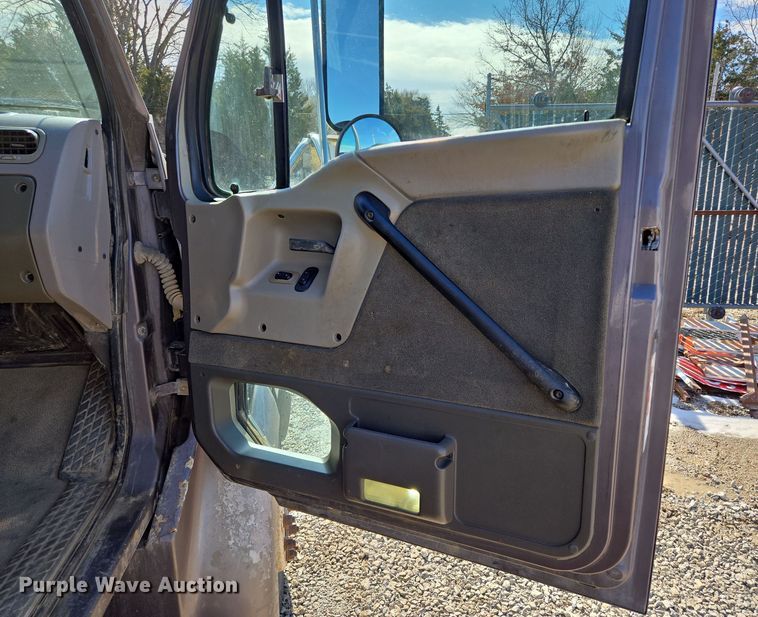 image for item EQ6612 2001 Sterling Acterra flatbed truck