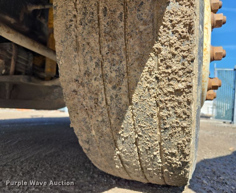 image for item EQ6612 2001 Sterling Acterra flatbed truck