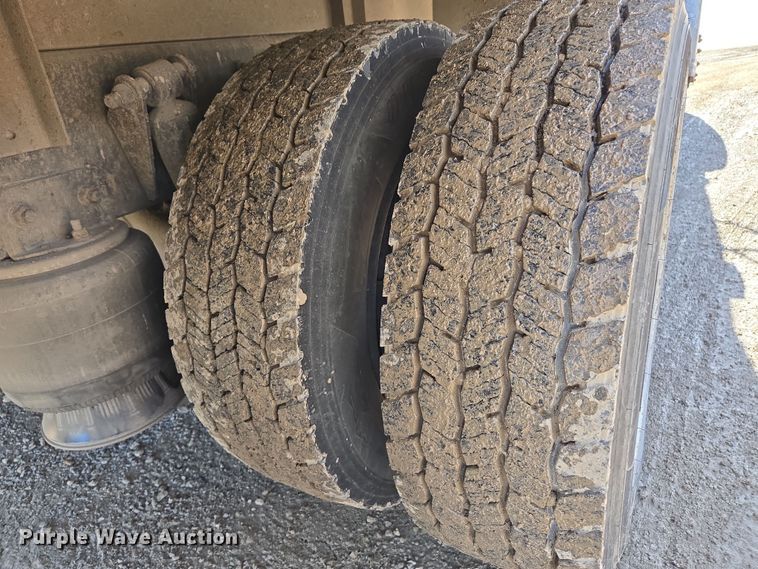 image for item EQ6612 2001 Sterling Acterra flatbed truck