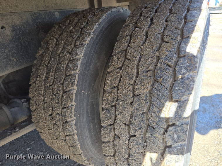 image for item EQ6612 2001 Sterling Acterra flatbed truck