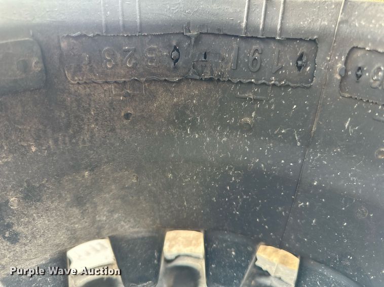 image for item EQ6618 (4) DRB rubber tracks