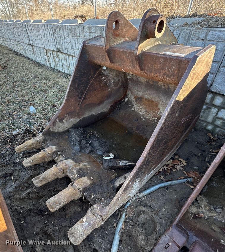 image for item EQ6623 ESCO excavator bucket