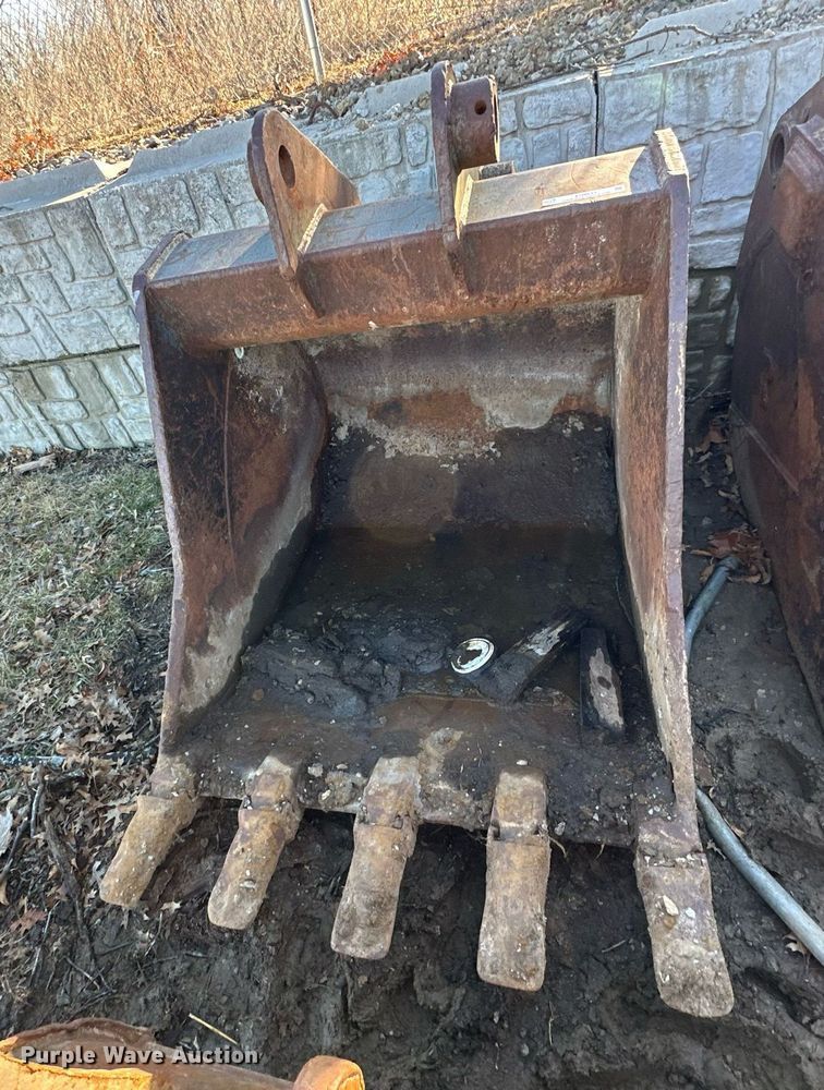 image for item EQ6623 ESCO excavator bucket