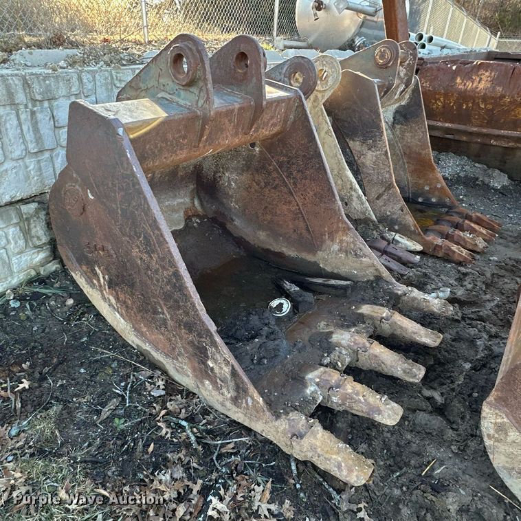 image for item EQ6623 ESCO excavator bucket