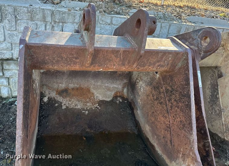 image for item EQ6623 ESCO excavator bucket