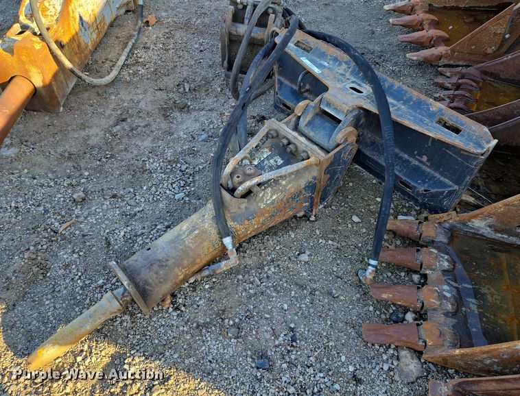 image for item EQ6630 Skid steer breaker