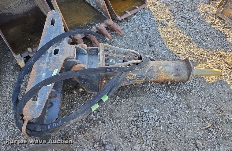 image for item EQ6630 Skid steer breaker