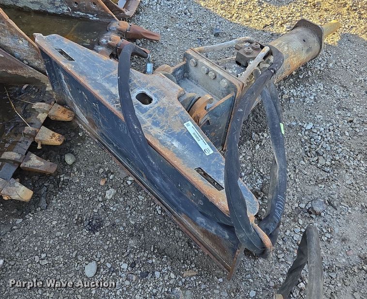 image for item EQ6630 Skid steer breaker