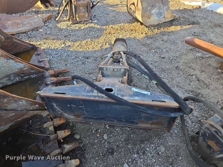 image for item EQ6630 Skid steer breaker