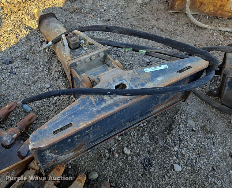 image for item EQ6630 Skid steer breaker