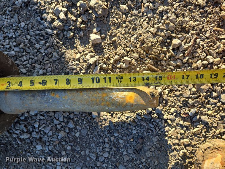 image for item EQ6630 Skid steer breaker