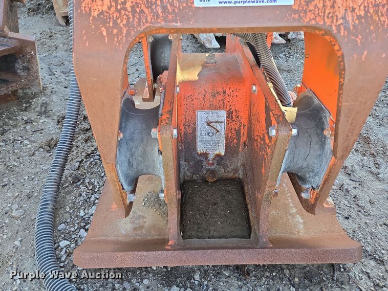 image for item EQ6633 NPK 06C-C6102 excavator plate compactor