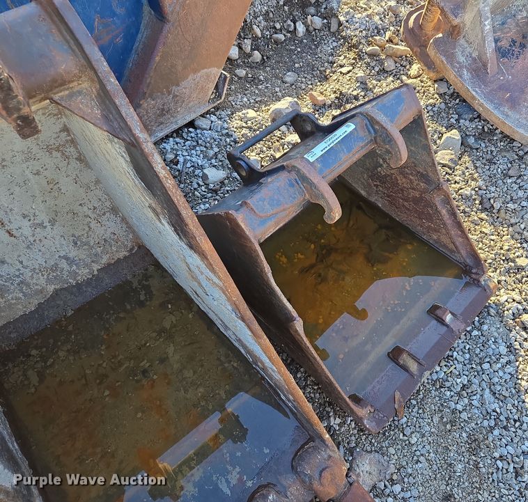 image for item EQ6639 Bobcat (2) excavator buckets 