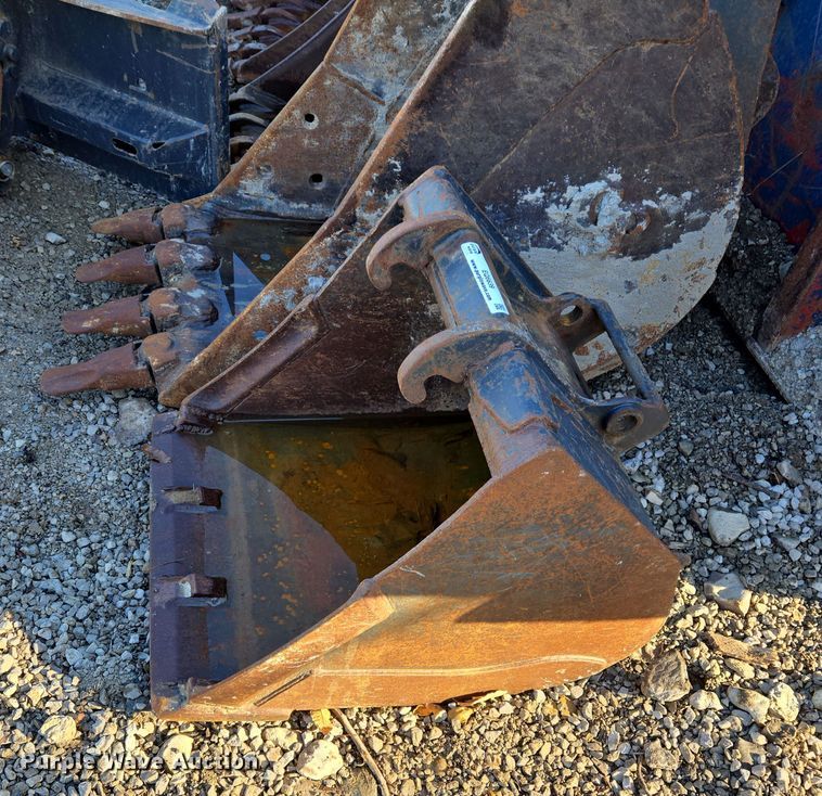 image for item EQ6639 Bobcat (2) excavator buckets 