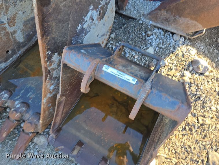 image for item EQ6639 Bobcat (2) excavator buckets 