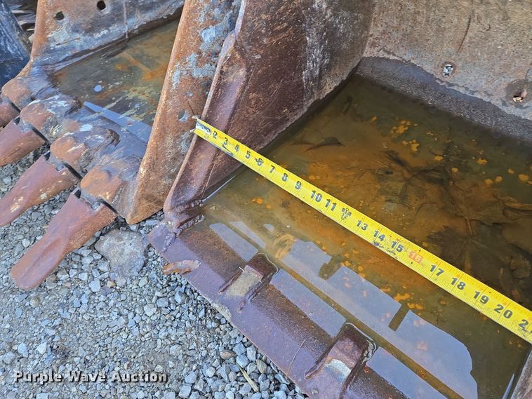 image for item EQ6639 Bobcat (2) excavator buckets 