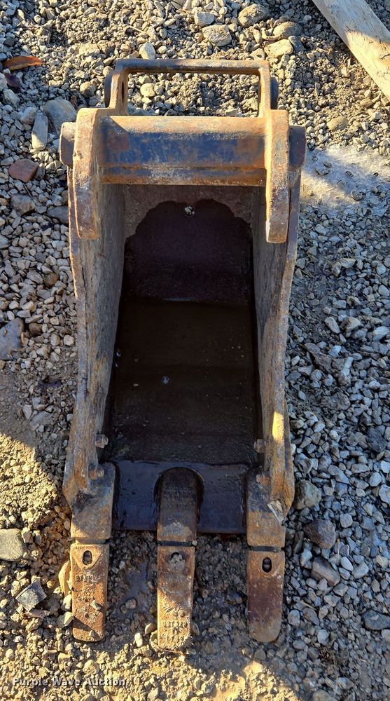 image for item EQ6639 Bobcat (2) excavator buckets 