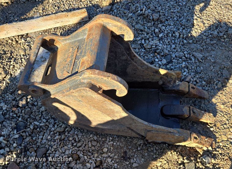 image for item EQ6639 Bobcat (2) excavator buckets 