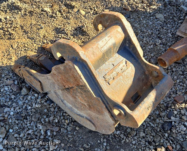 image for item EQ6639 Bobcat (2) excavator buckets 