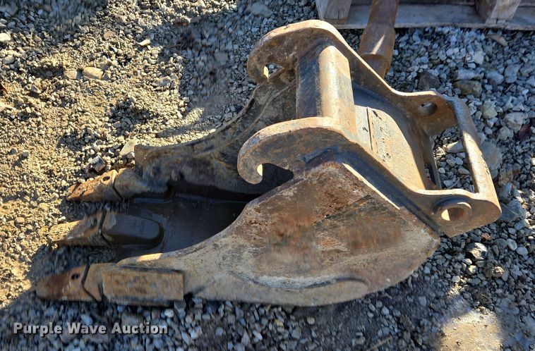 image for item EQ6639 Bobcat (2) excavator buckets 