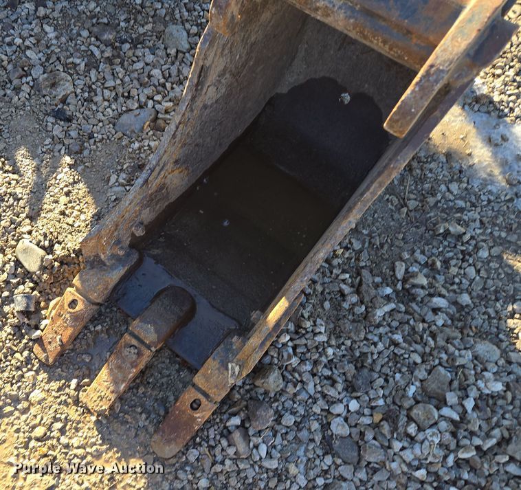 image for item EQ6639 Bobcat (2) excavator buckets 